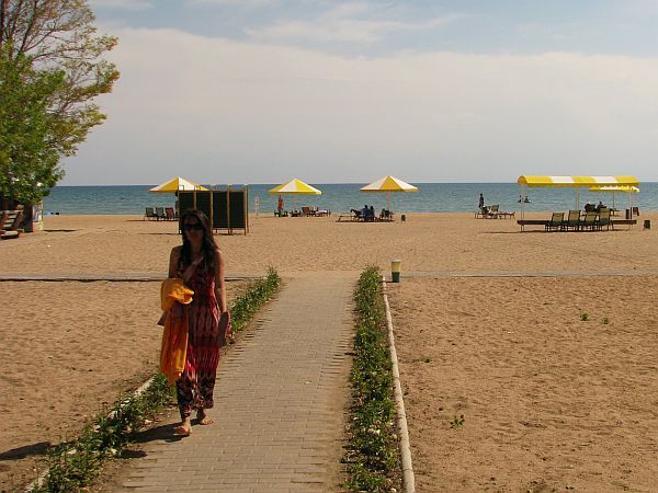 Plaża nad jeziorem Issyk-kul