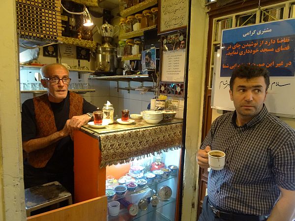 Herbaciarnia na teherańskim bazarze